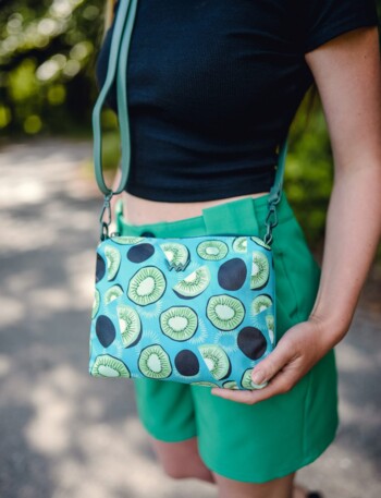 Dámska crossbody kabelka svetlomodrá - Vuch Coalie Fruity Kiwi Queen